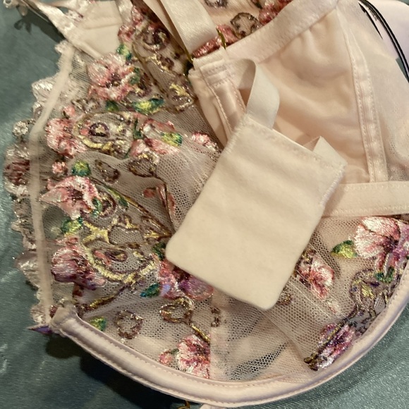 Victoria’s Secret 36Ddd baby pink, sheer floral shimmery Valentine’s Day bra new - Picture 12 of 17